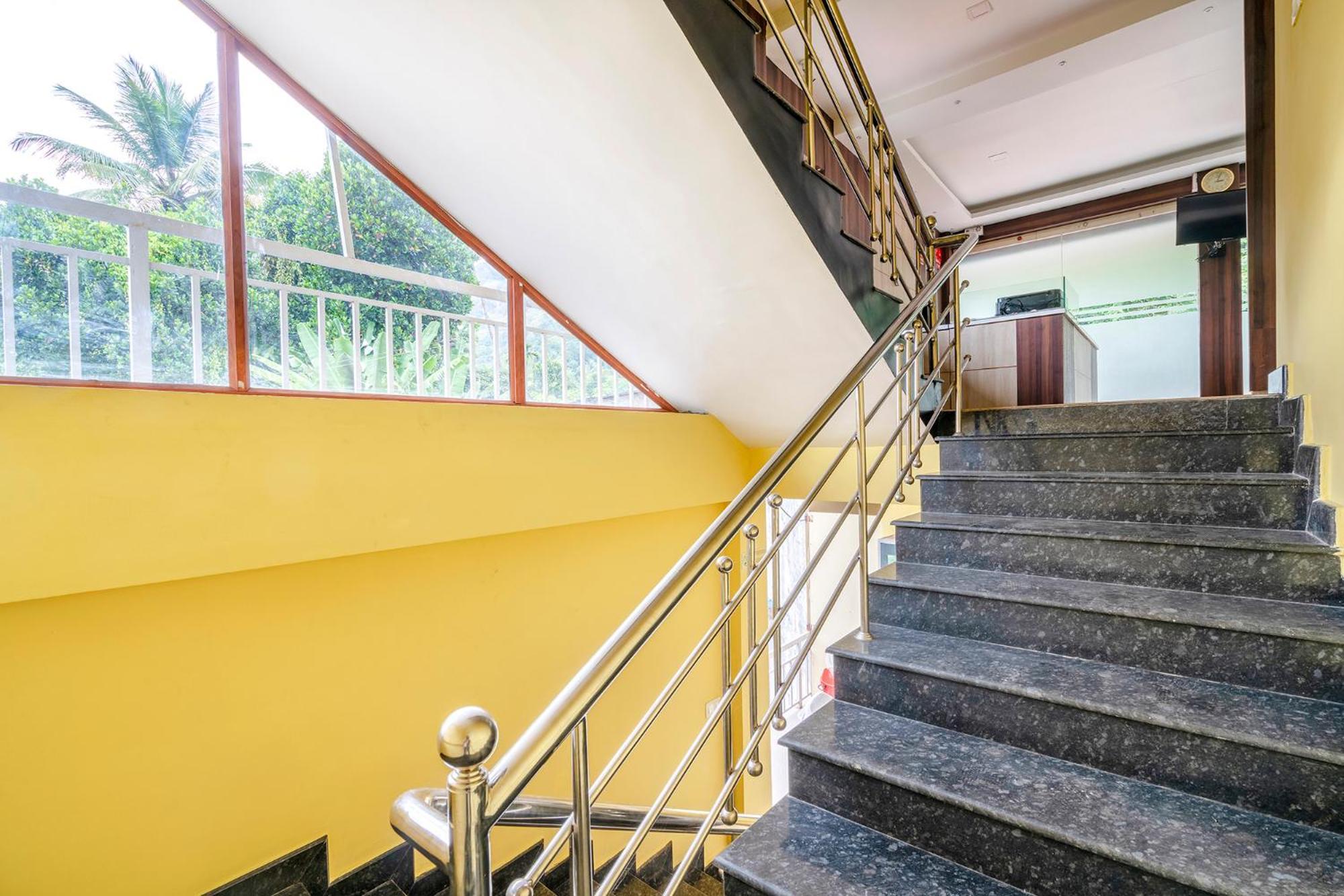 Fabhotel Abrigo Residency Anaviratty Экстерьер фото